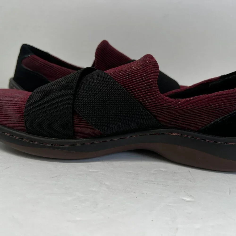 Born Womens 8‎ Banshee Slip On Casual Comfort Shoes Burgundy & Black Stretch